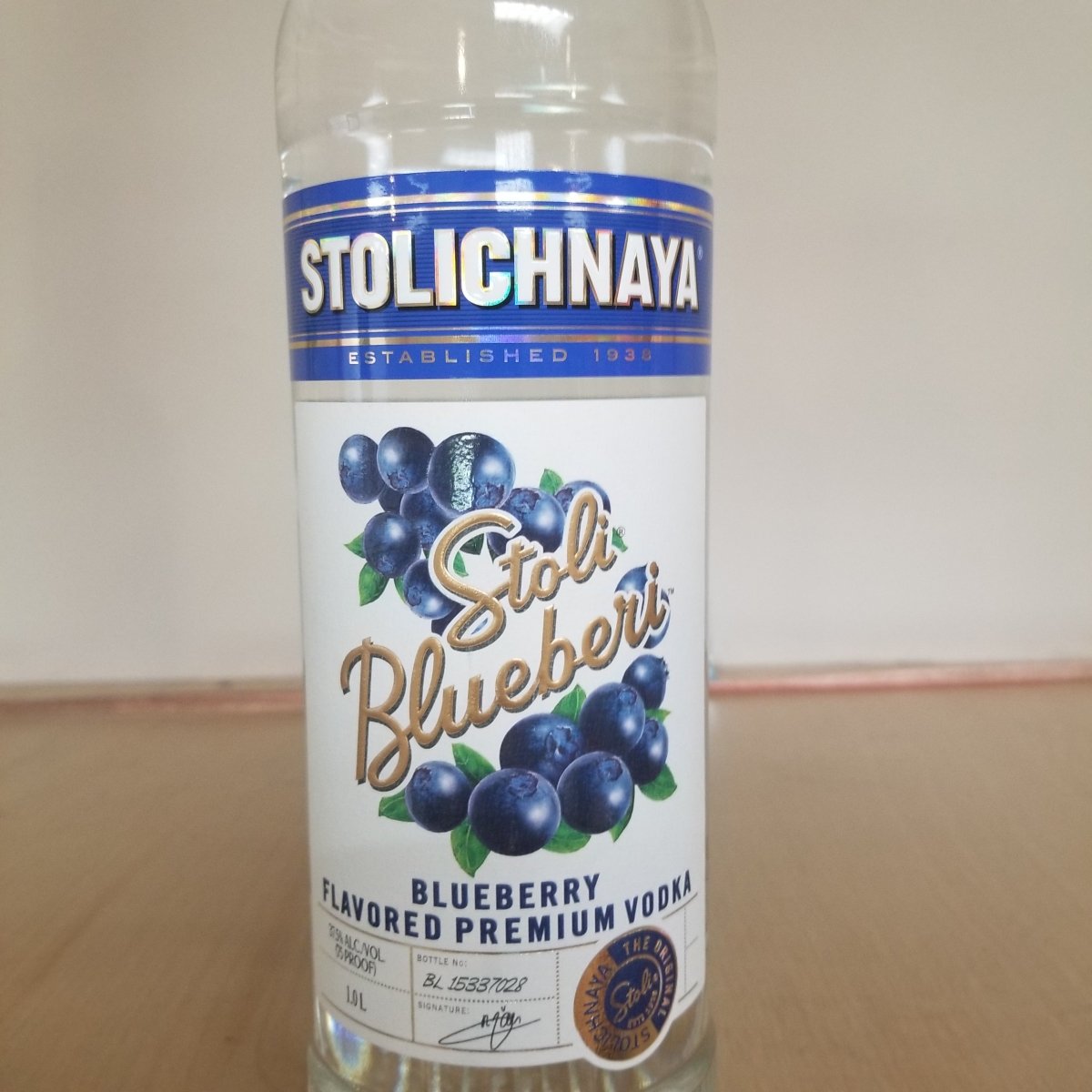 Stoli Blueberi Vodka 1.0L - Sip & Say
