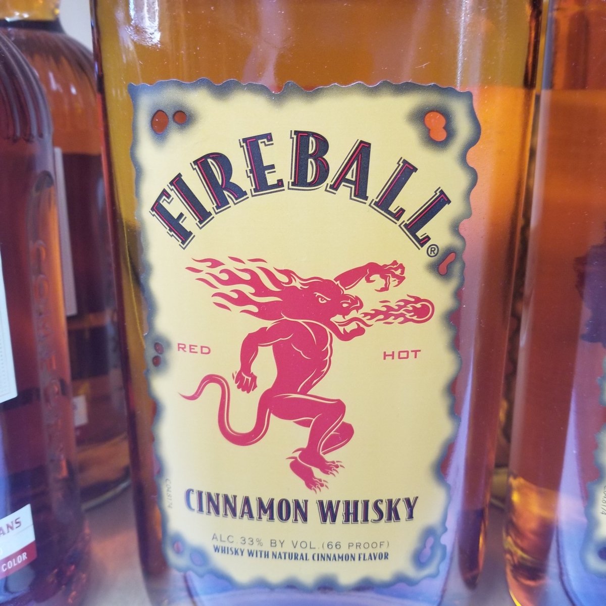 ✓✓✓ Mini bouteille de liqueur de whisky ***FIREBALL*** cannelle au meilleur  prix