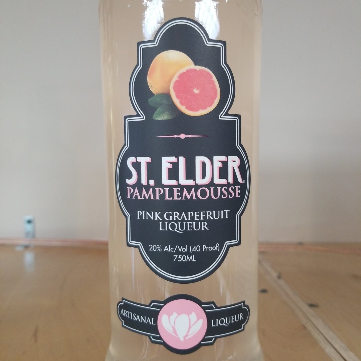 St Elder Pamplemousse 750ml - Sip & Say