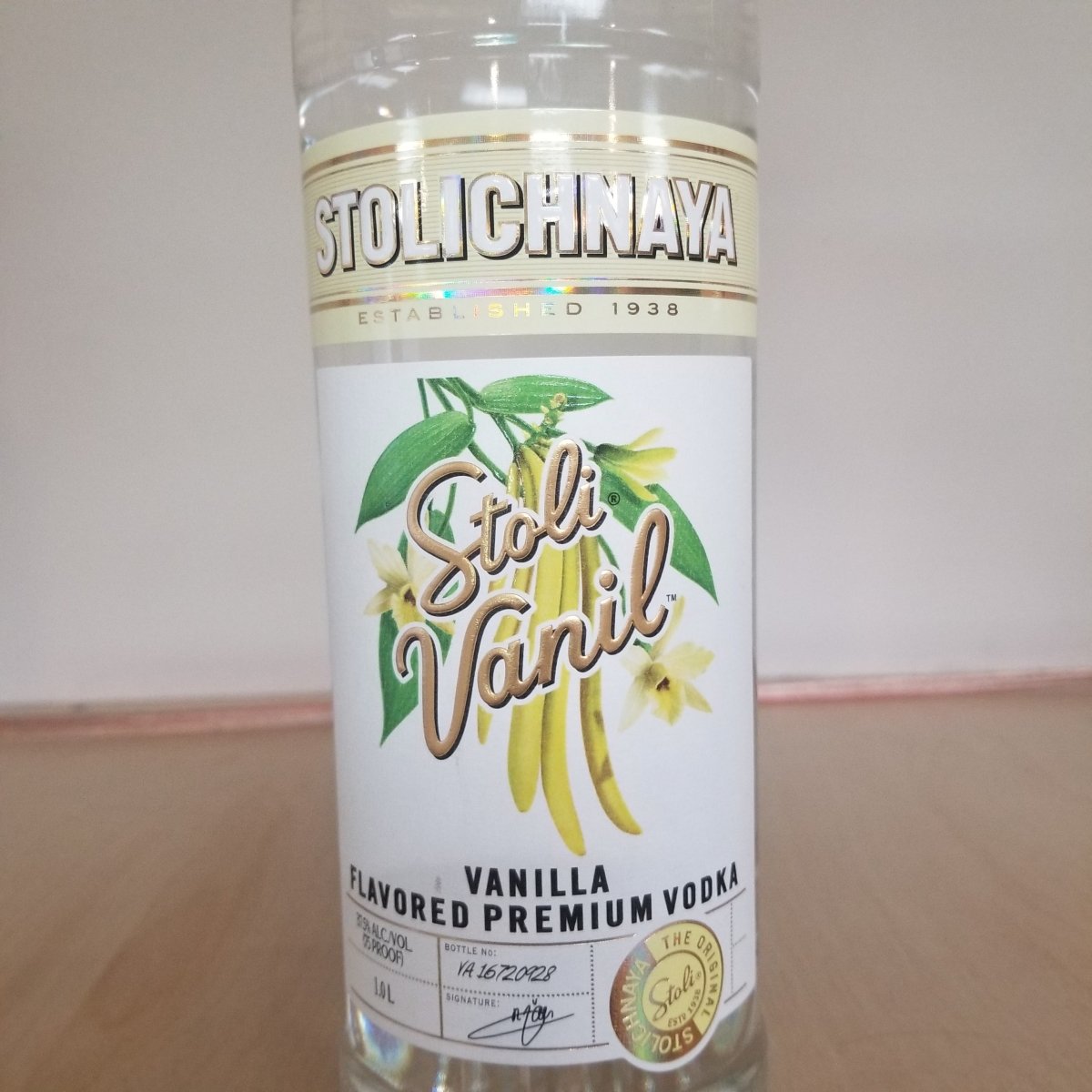 Stoli Vanil Vodka 1.0L - Sip &amp; Say